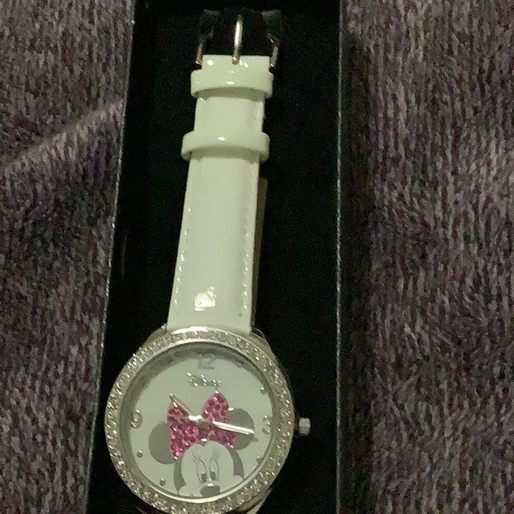 A vintage white Minnie mouse women’s watch - Picture 2 of 4